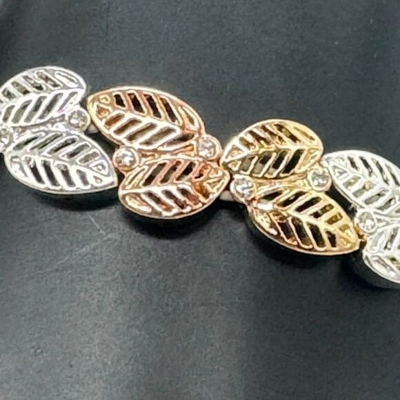 Northcrest Tri-color Leaf Motif Stretch Bracelet - Picture 9 of 14